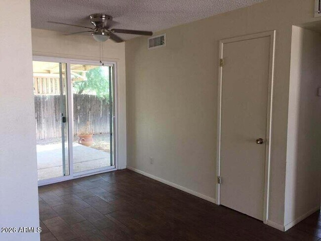 2308 N 51st Pl Phoenix, AZ 85008 photo 3
