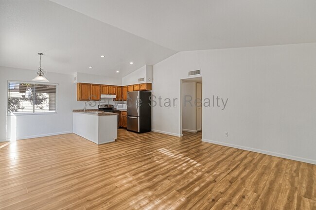 909 W Malibu Dr Tempe, AZ 85282 photo 3