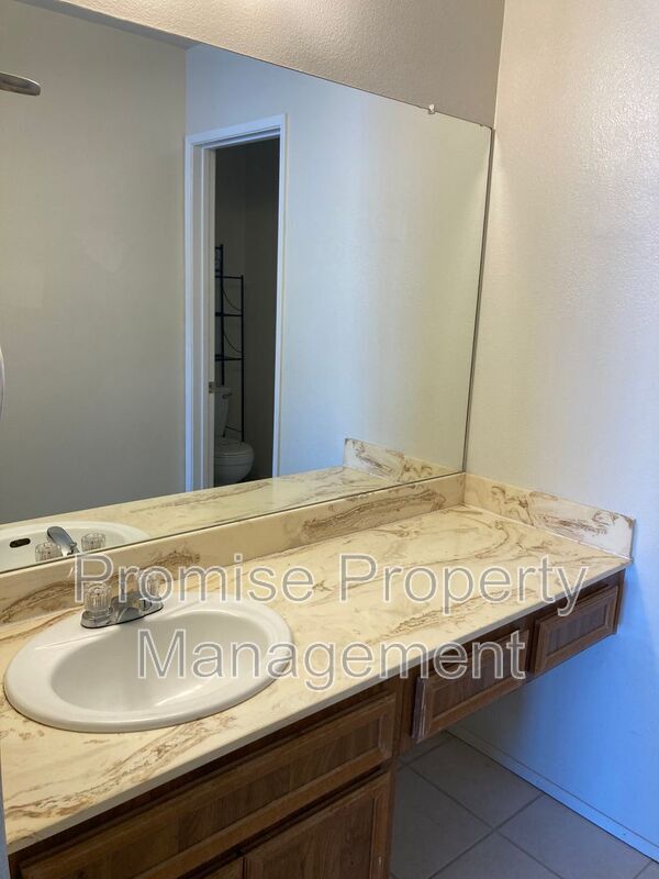 274 Riverview Way Oceanside, CA 92057 photo 4