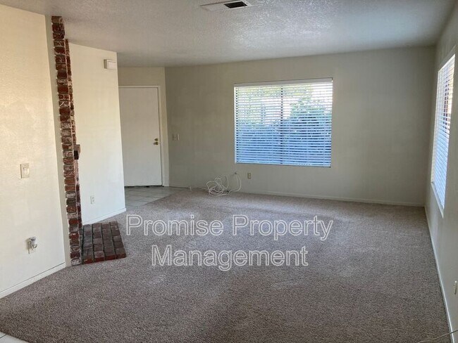 274 Riverview Way Oceanside, CA 92057 photo 2