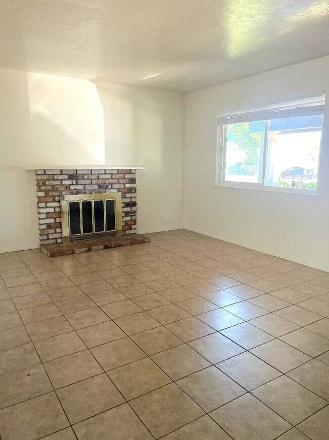 820 Welburn Ave photo 3