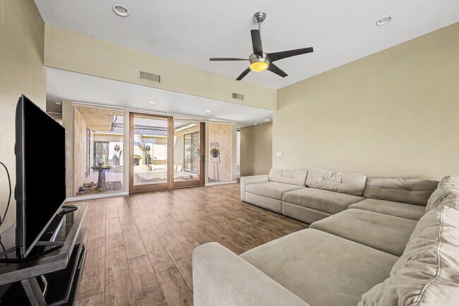7825 E San Carlos Rd Scottsdale, AZ 85258 photo 4