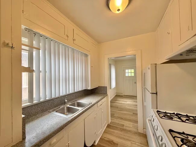 3210 Chamoune Ave San Diego, CA 92105 photo 2