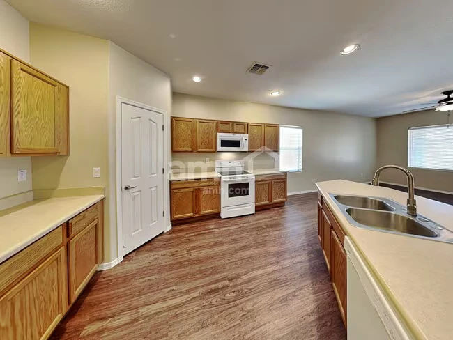 11602 W Grant St Avondale, AZ 85323 photo 3