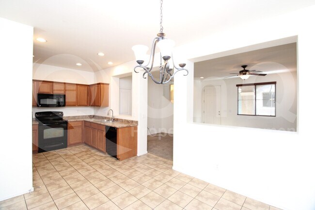 2840 S Brett St Gilbert, AZ 85295 photo 4