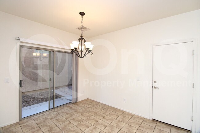 2840 S Brett St Gilbert, AZ 85295 photo 5
