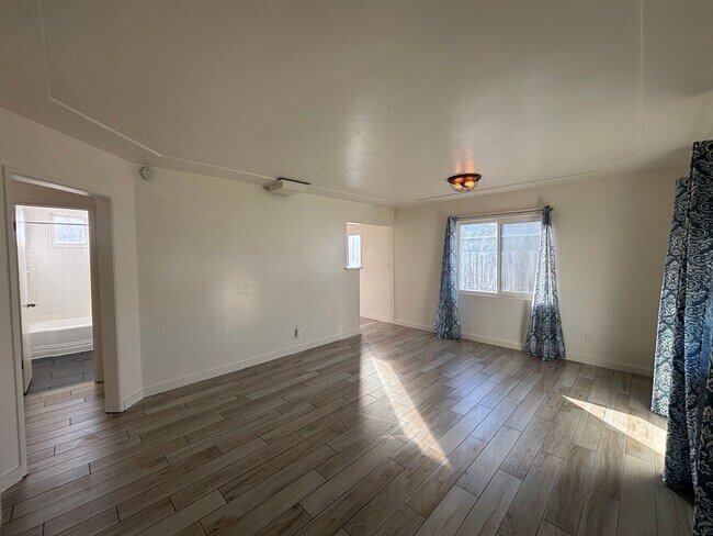 1073 7th St Imperial Beach, CA 91932 photo 2