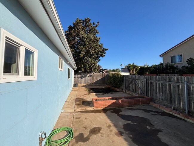 1073 7th St Imperial Beach, CA 91932 photo 4