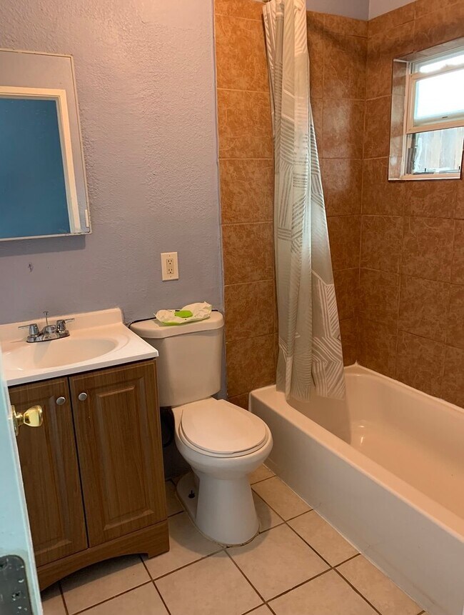 3856 Lassen Dr Pittsburg, CA 94565 photo 2