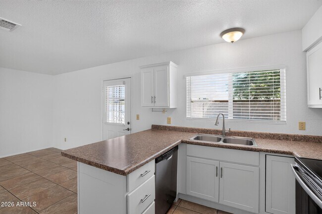 6320 W Carol Ave Glendale, AZ 85302 photo 3