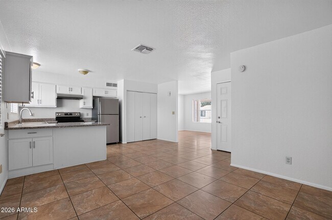 6320 W Carol Ave Glendale, AZ 85302 photo 5