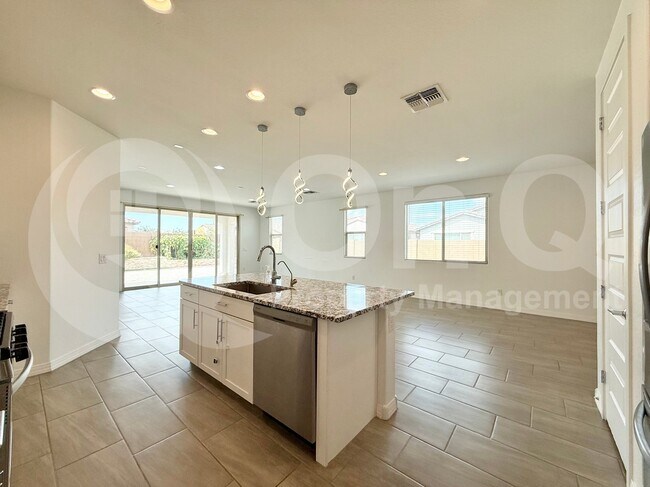 6908 S 12th Way Phoenix, AZ 85042 photo 3