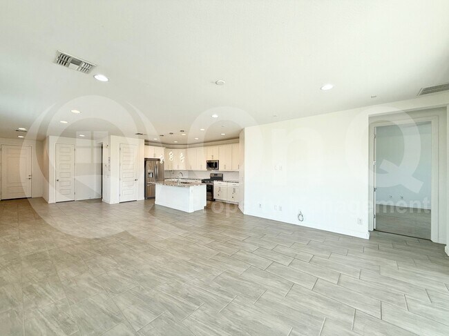 6908 S 12th Way Phoenix, AZ 85042 photo 5