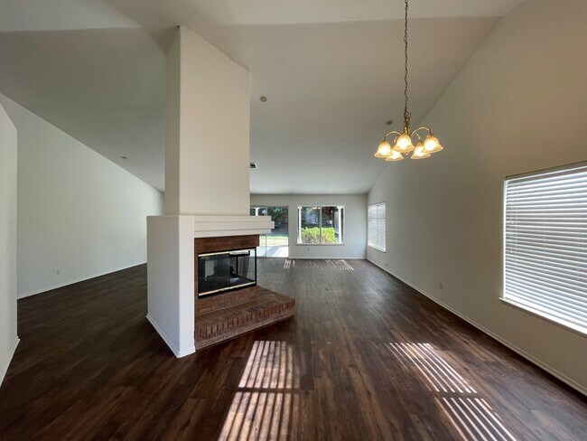 550 Edgewater Ave Oceanside, CA 92057 photo 3