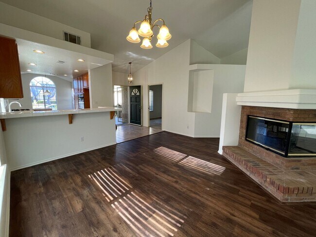 550 Edgewater Ave Oceanside, CA 92057 photo 2
