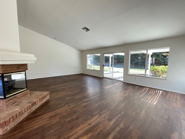 550 Edgewater Ave Oceanside, CA 92057 photo 4