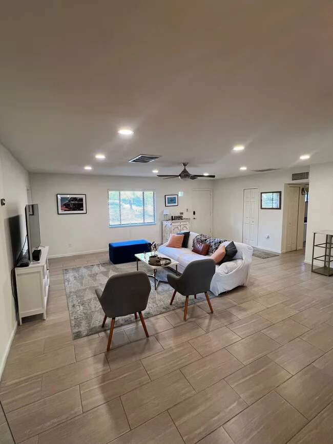 1701 E Pinchot Ave Phoenix, AZ 85016 photo 4