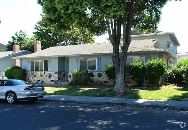 2BR/1BA Apartment on Burbank Dr · Santa Clara photo 2