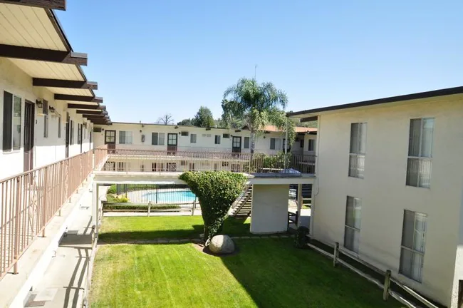 El Capitan Apartments photo 3