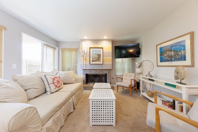 8132 Camino del Sol San Diego, CA 92037 photo 2