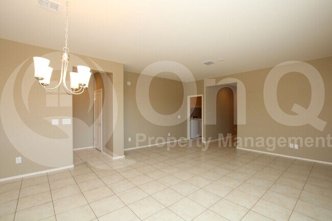 2620 S 116th Dr Avondale, AZ 85323 photo 4