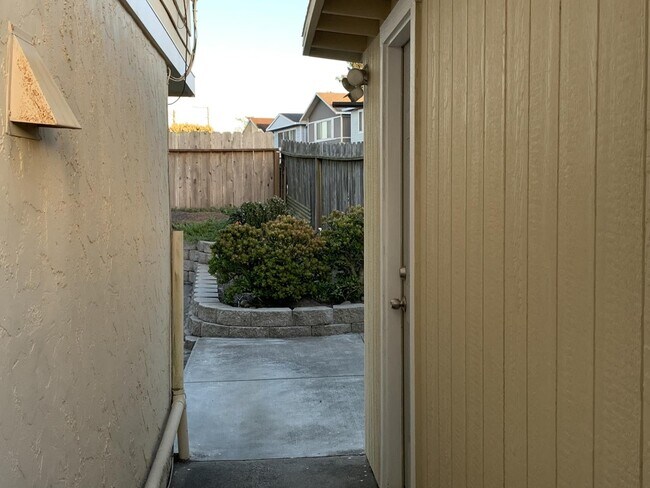 57 Lycett Cir Daly City, CA 94015 photo 3