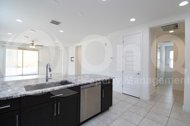 1341 E Glass Ln Phoenix, AZ 85042 photo 5