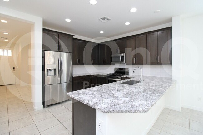 1341 E Glass Ln Phoenix, AZ 85042 photo 3