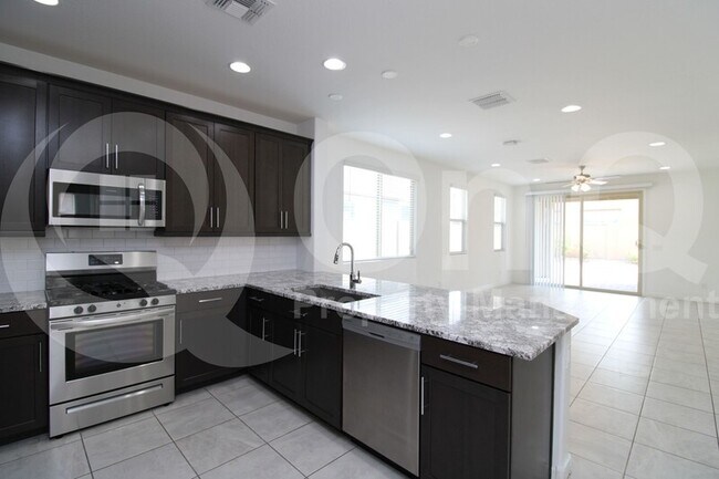 1341 E Glass Ln Phoenix, AZ 85042 photo 4