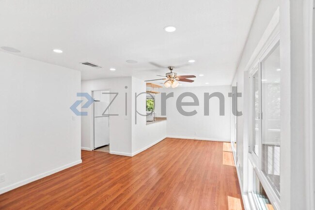 Unit 14 photo 3