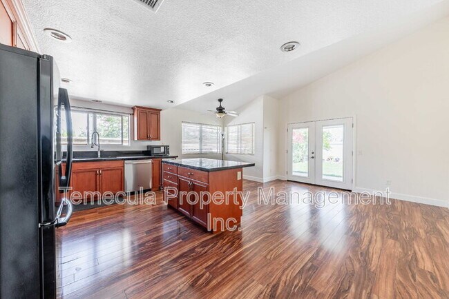24392 Ridgewood Rd Murrieta, CA 92562 photo 4