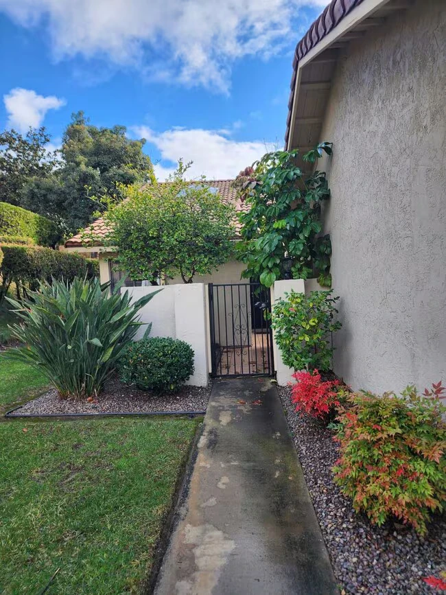 17827 Avenida Cordillera San Diego, CA 92128 photo 3