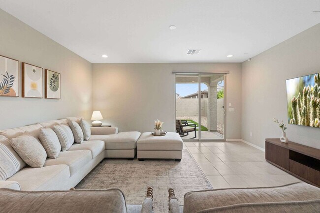 9014 W Luke Ave photo 2