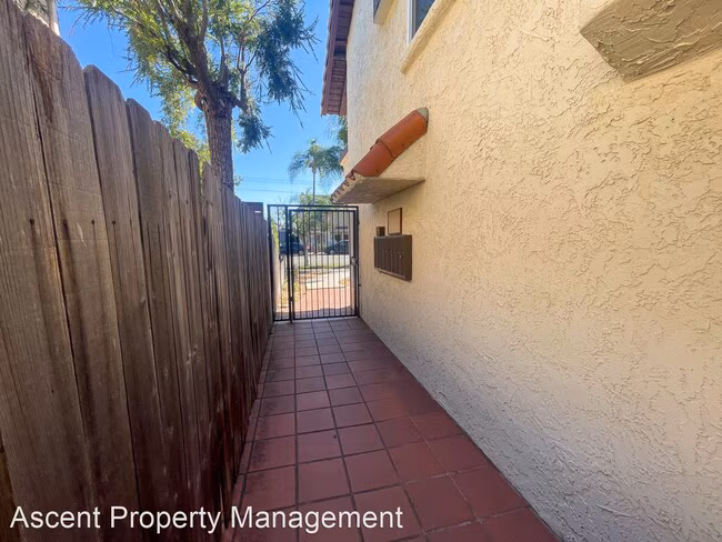 4648 Utah St San Diego, CA 92116 photo 2