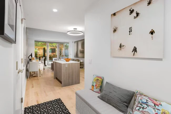 2BR/2BA Condo on Main Street · San Francisco photo 3
