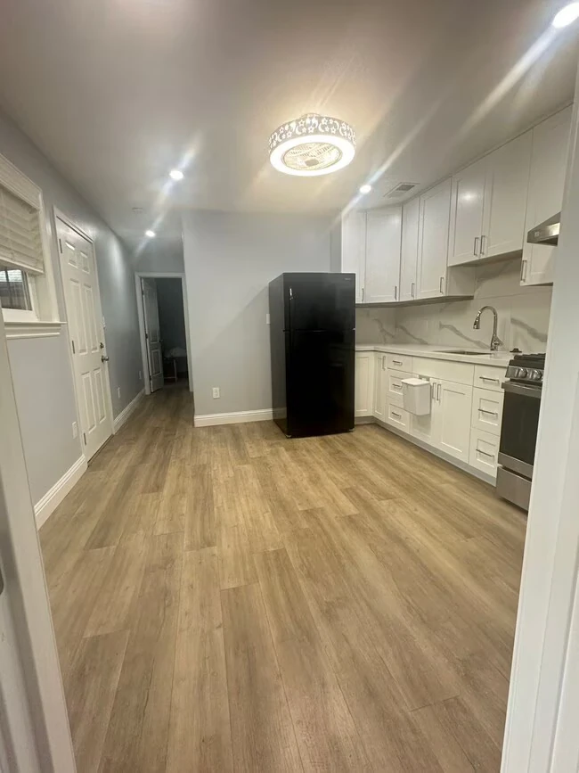2197 Inman Way photo 4