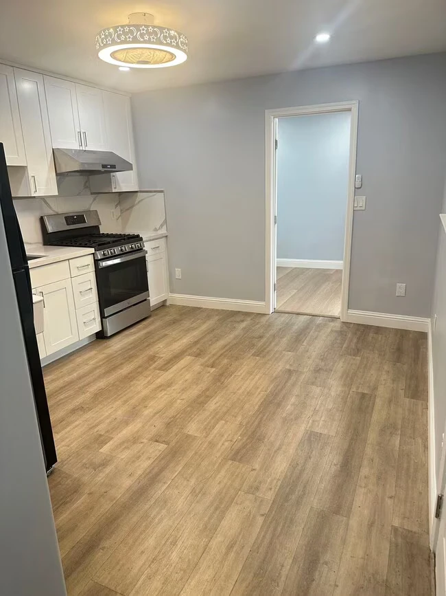 2197 Inman Way photo 2