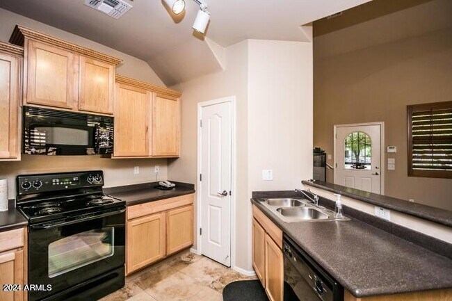 4374 E Sack Dr Phoenix, AZ 85050 photo 4