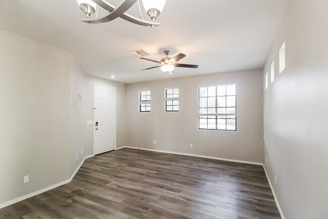 10317 W Monterosa Ave Phoenix, AZ 85037 photo 4