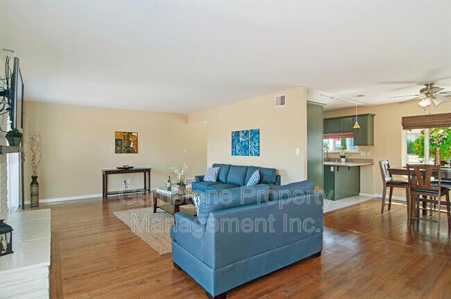 5385 Brockbank Pl San Diego, CA 92115 photo 3