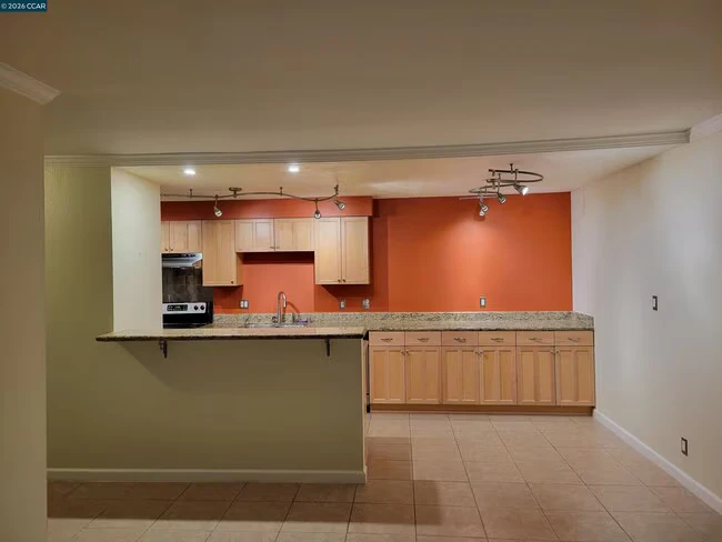 590 El Dorado Ave Oakland, CA 94611 photo 4