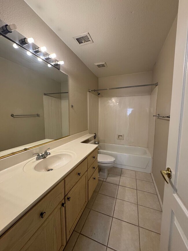 326 S Bronco Ln Gilbert, AZ 85233 photo 3