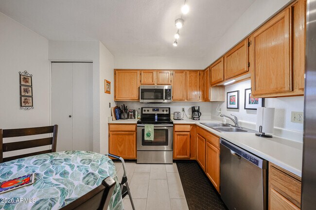9430 E Mission Ln Scottsdale, AZ 85258 photo 5