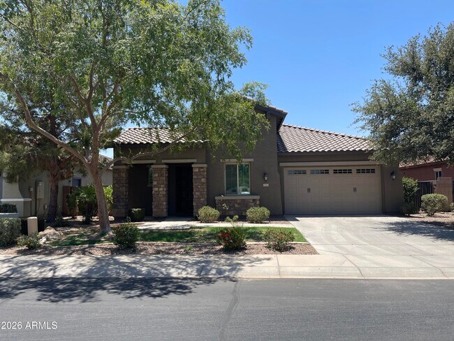 2543 E PENEDES Drive photo 2