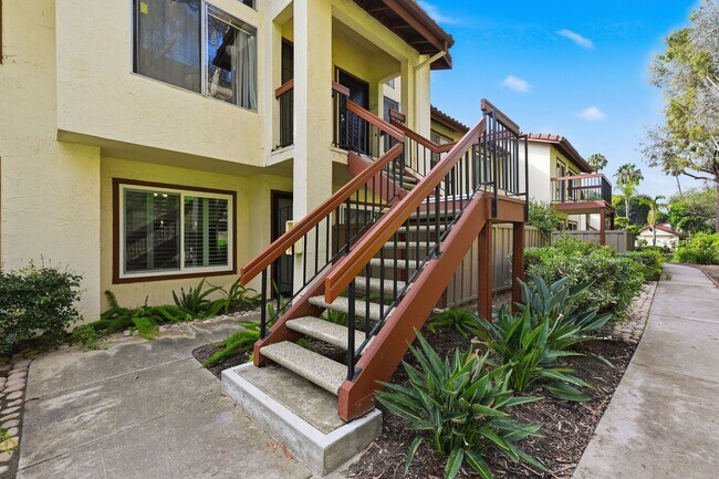 4060 Rosenda Ct San Diego, CA 92122 photo 2
