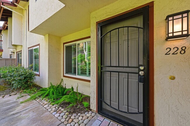 4060 Rosenda Ct San Diego, CA 92122 photo 3