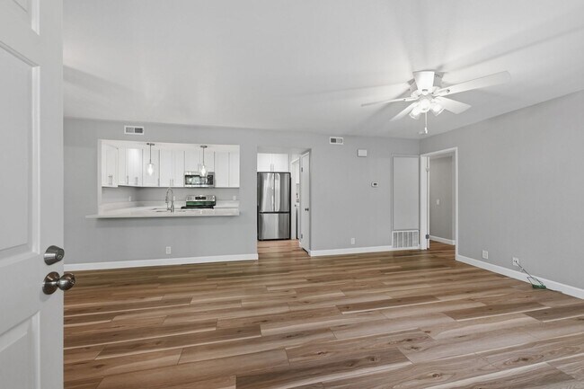4060 Rosenda Ct San Diego, CA 92122 photo 4