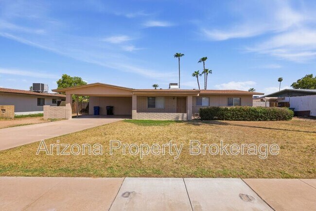 2106 E Evergreen St photo 2