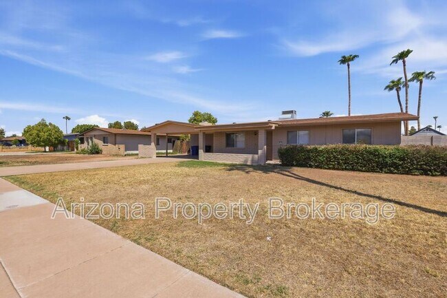 2106 E Evergreen St photo 3