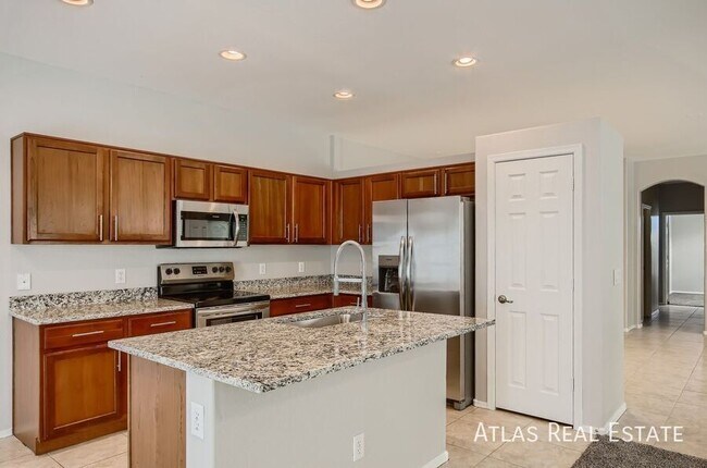 797 W Agrarian Hills Dr San Tan Valley, AZ 85143 photo 3